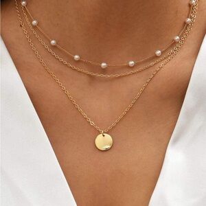 5/$15 - Dainty Gold Circle Pendant Necklace